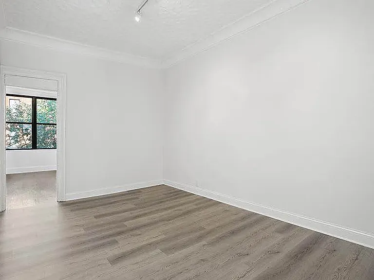 211 5th Ave #1 — Photo 6
