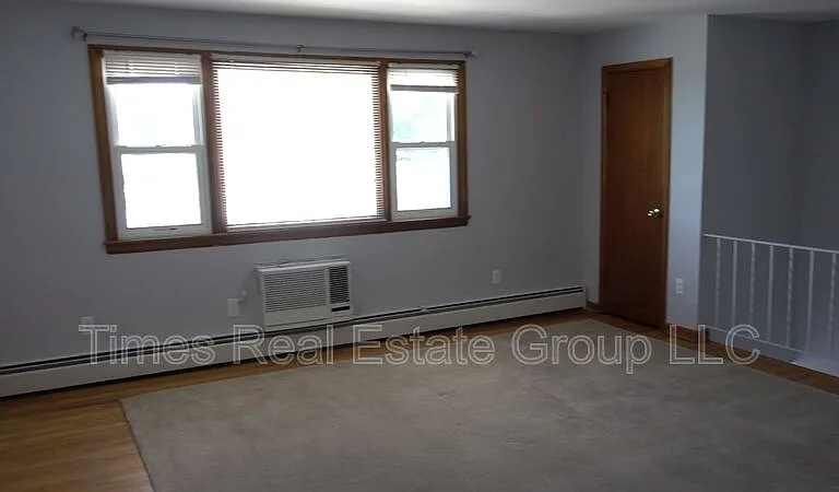708 Carmen Dr #B — Photo 4