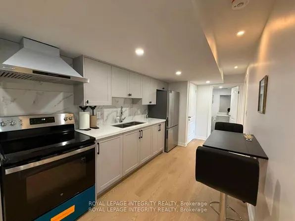 926 Fletcher Cir #Basement, Ottawa, ON K2T 0B7