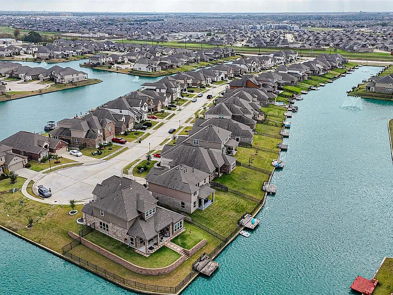 3723 Lake Varano Cir — Photo 46