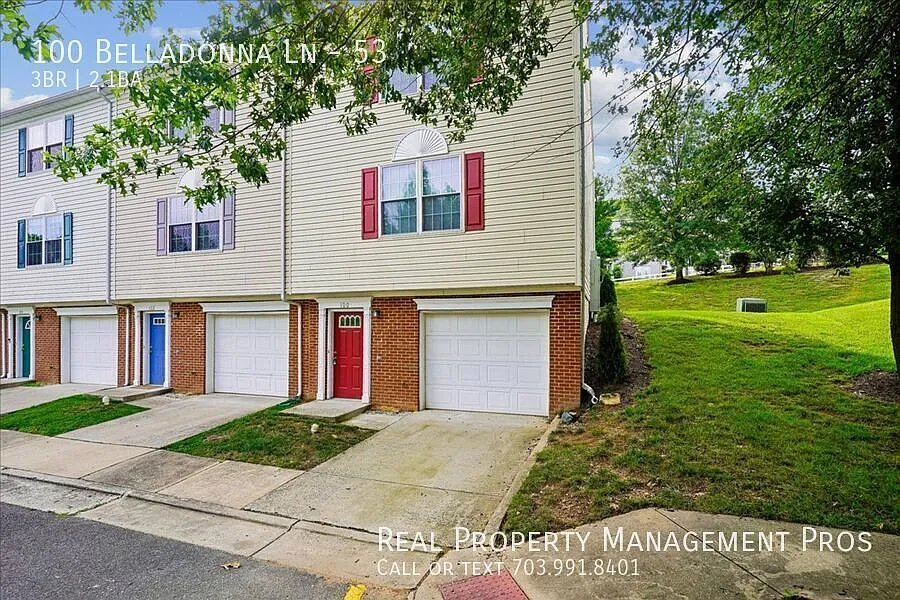 Spacious Stafford Townhome Near I-95 & Commuter Routes — Photo 1