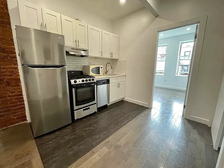 305 Grove St #2L — Photo 9