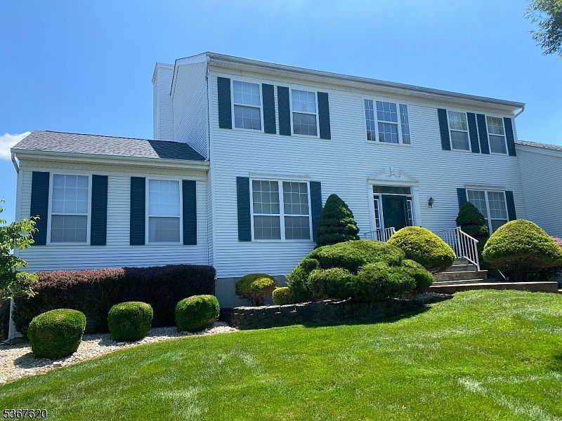 1st image of 7 Country Woods Dr