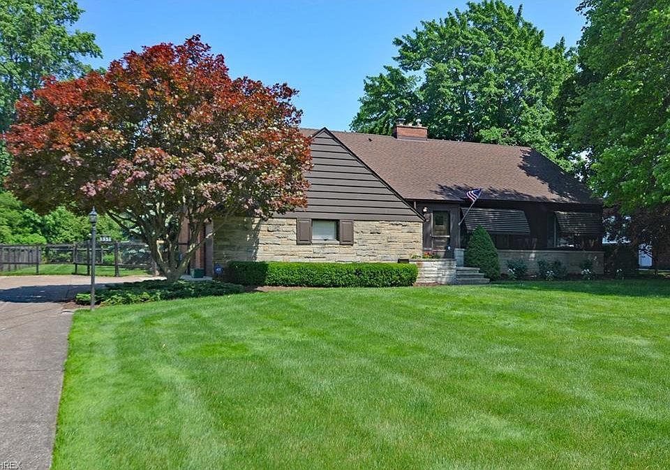 1st image of 1351 W Melrose Dr