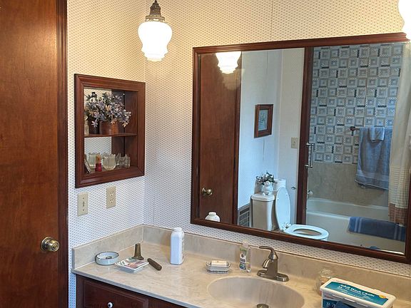 5th image of 631 Berger Rd