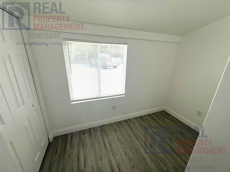 1615 Stickney Point Rd #4 — Photo 6