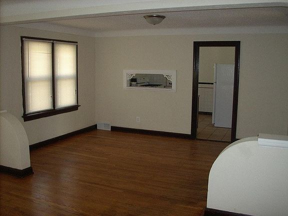 4th image of 6711 Glenmore Ave