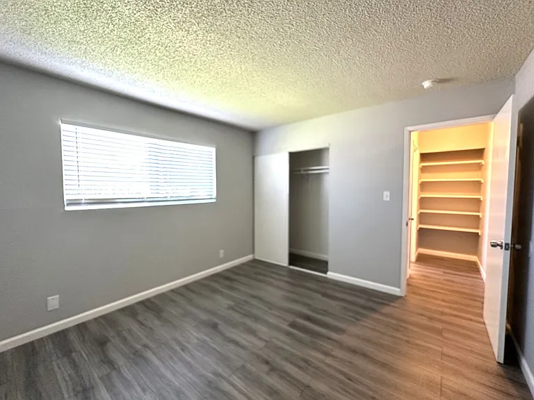 Lincoln Courtyards at 531 Glendora Avenue — Photo 20