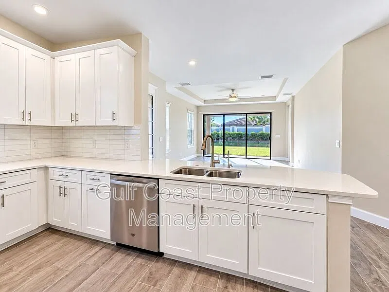 2 bed, 2.0 bath, 1500 sqft, $2,700 — Photo 4