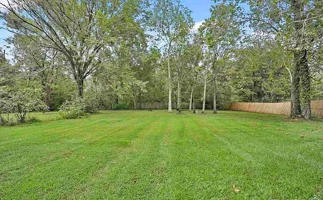 4 bed, 2.5 bath, 2465 sqft, $2,600 — Photo 3