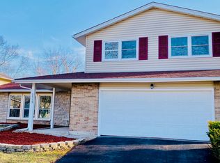 2715 Knollwood Pl, Hazel Crest, IL 60429