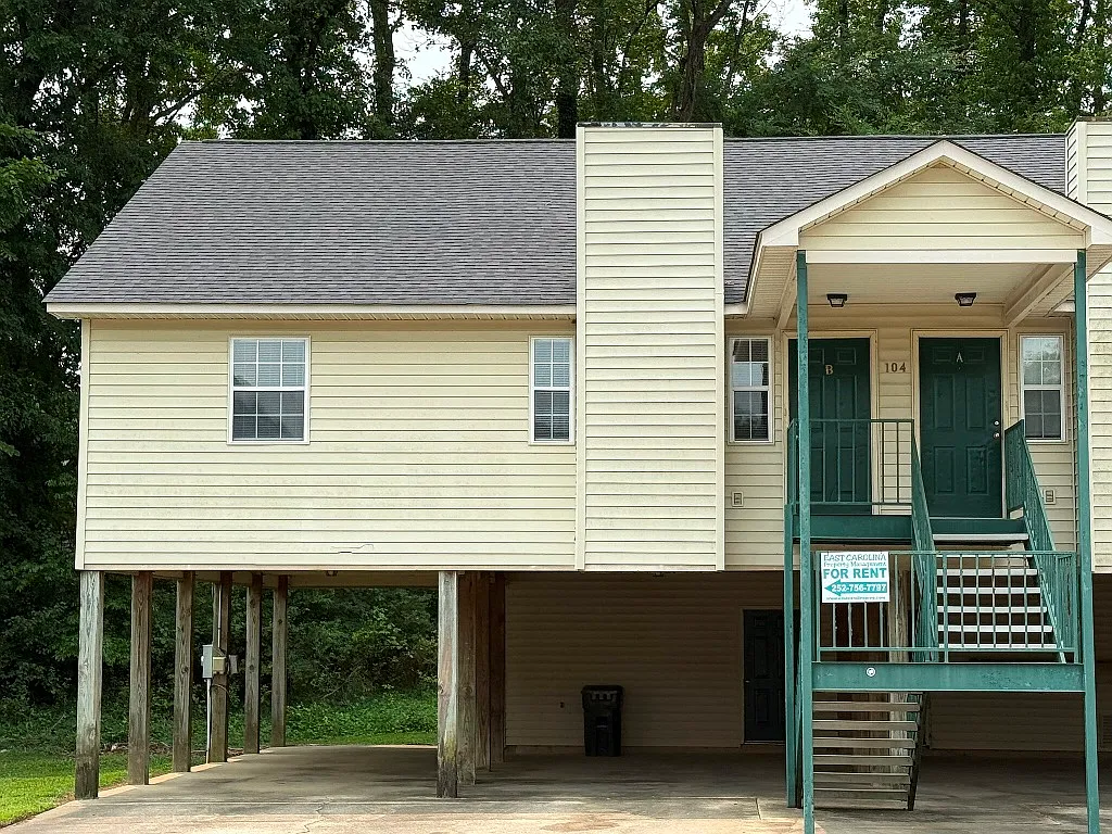 3 bed, 1200 sqft, $1,500 — Photo 2