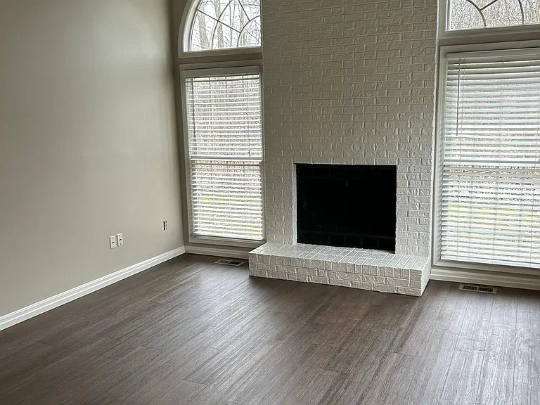 205 Stratford Rd — Photo 6