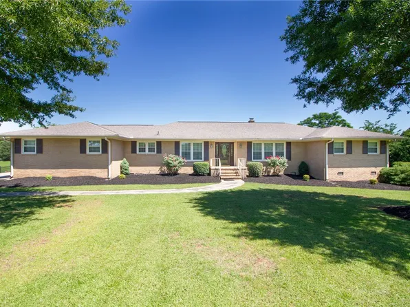 230 Jenkins Cir, Townville, SC 29689
