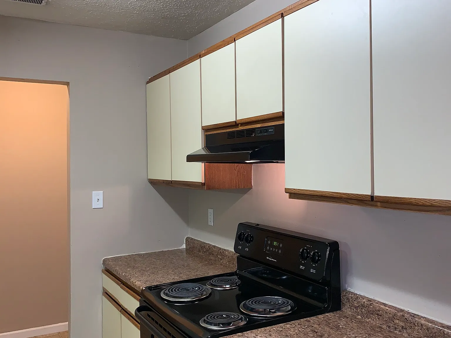 Big Red Apartments — Photo 3