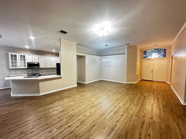 1363 Glenwick Dr — Photo 6