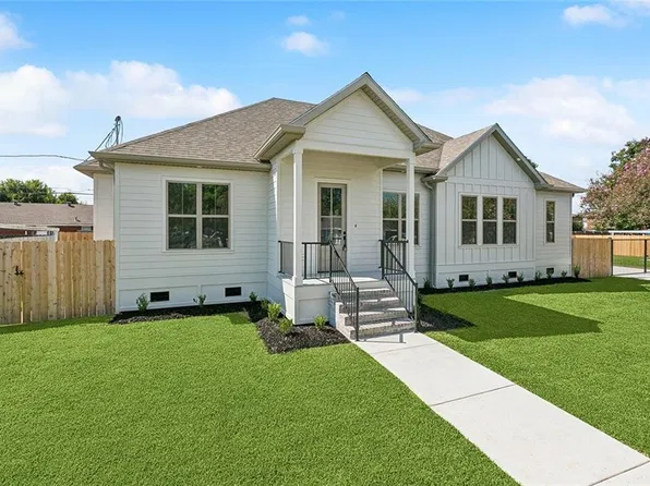 2204 Congressman Hebert Dr, Chalmette, LA 70043