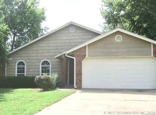 2817 E Reno St, Broken Arrow, OK 74014