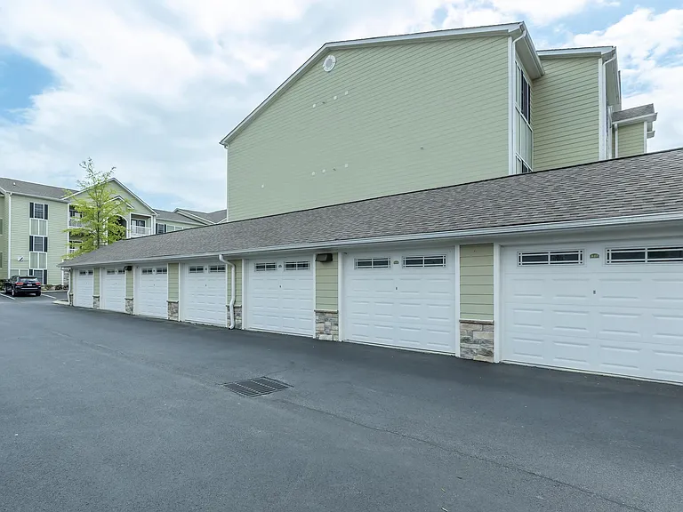 Monarch Apartments — Photo 45