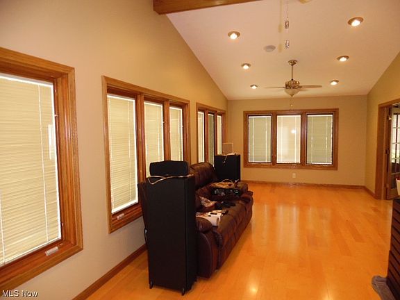 3rd image of 205 Flintwood Dr