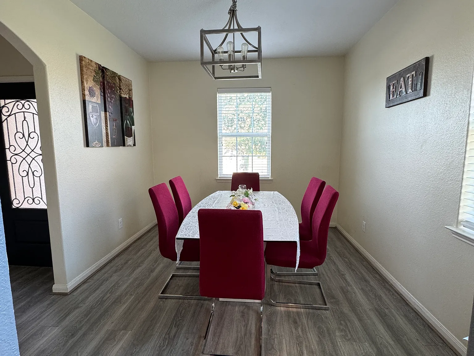 3 bed, 1581 sqft, $2,250 — Photo 3