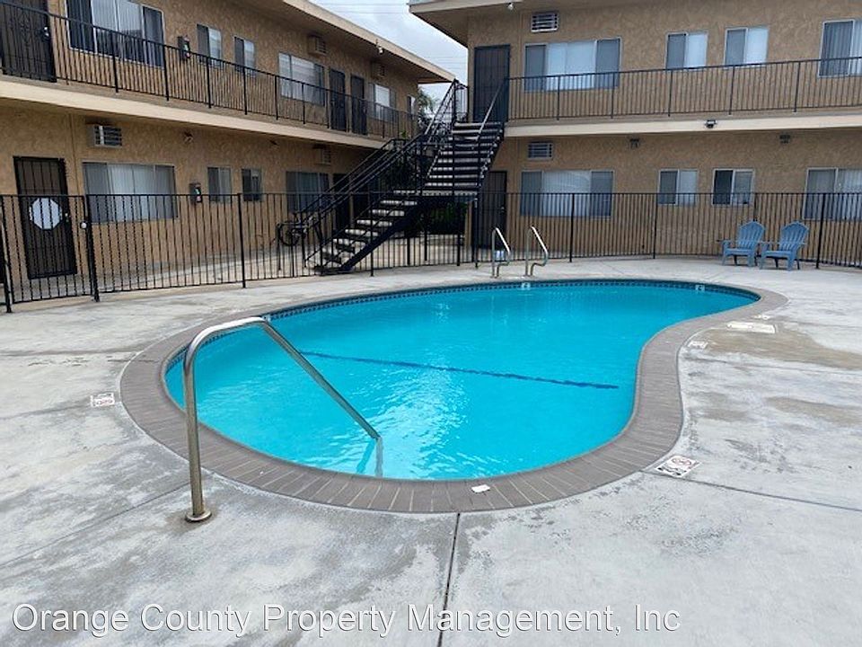 2nd image of 2831 Bristol St #106