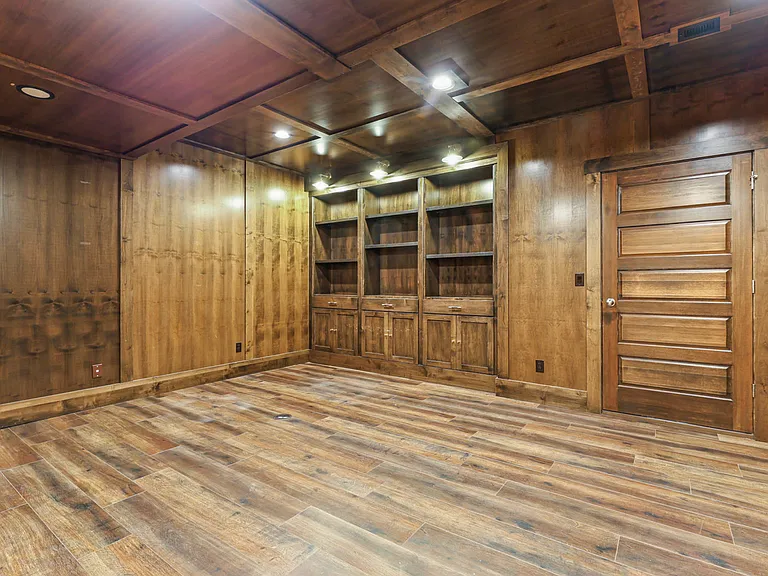 2098 E Elkhorn Rd — Photo 36