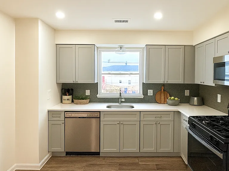 156 Ridgewood Ave #1 — Photo 5