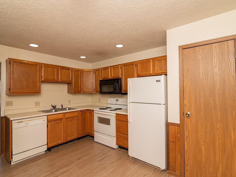 1st image of 5213 Collier Ct #D