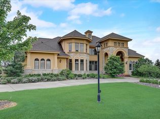 19325 Compton Ln, Brookfield, WI 53045