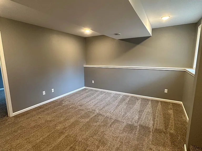 2721 Kellogg Ave — Photo 7