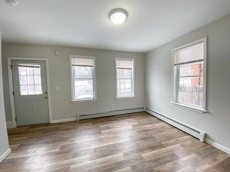 158 Ward St — Photo 10