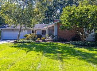 33 Ellison Hills Dr, Rochester, NY 14625