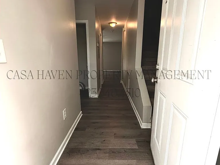 1522 Linden Ave — Photo 3