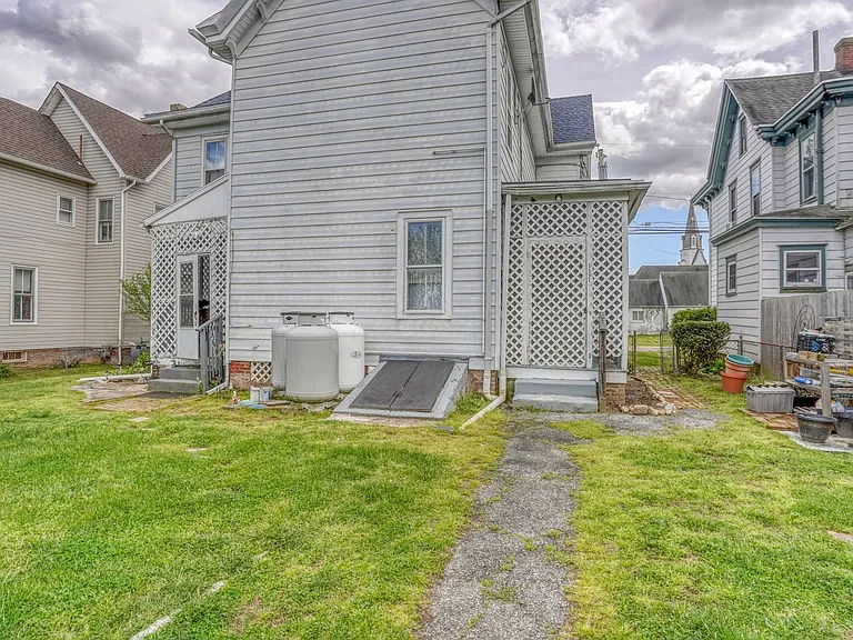 132 W Mount Vernon St — Photo 20