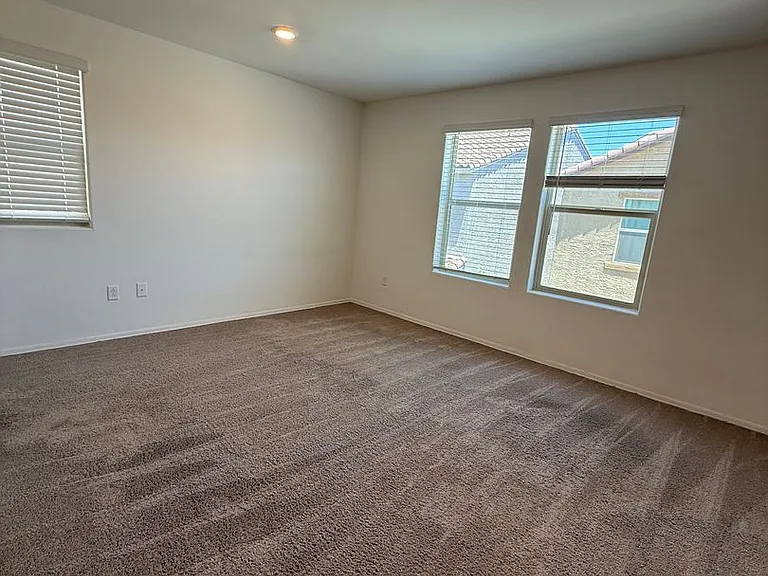 1127 E Descent St — Photo 24