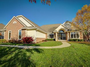 N52W21522 Golfview Dr, Menomonee Falls, WI 53051