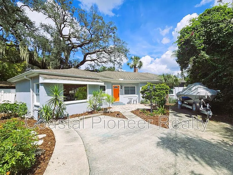 3 bed, 2.0 bath, 1702 sqft, $2,850 — Photo 2