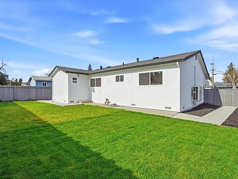 1630 Nicholas Dr — Photo 18