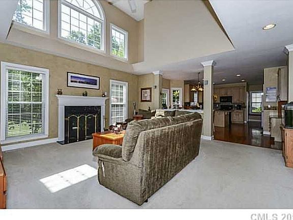 5th image of 10416 Sutherby Dr