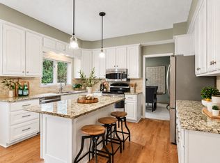 1929 Woodstone Dr, Victoria, MN 55386