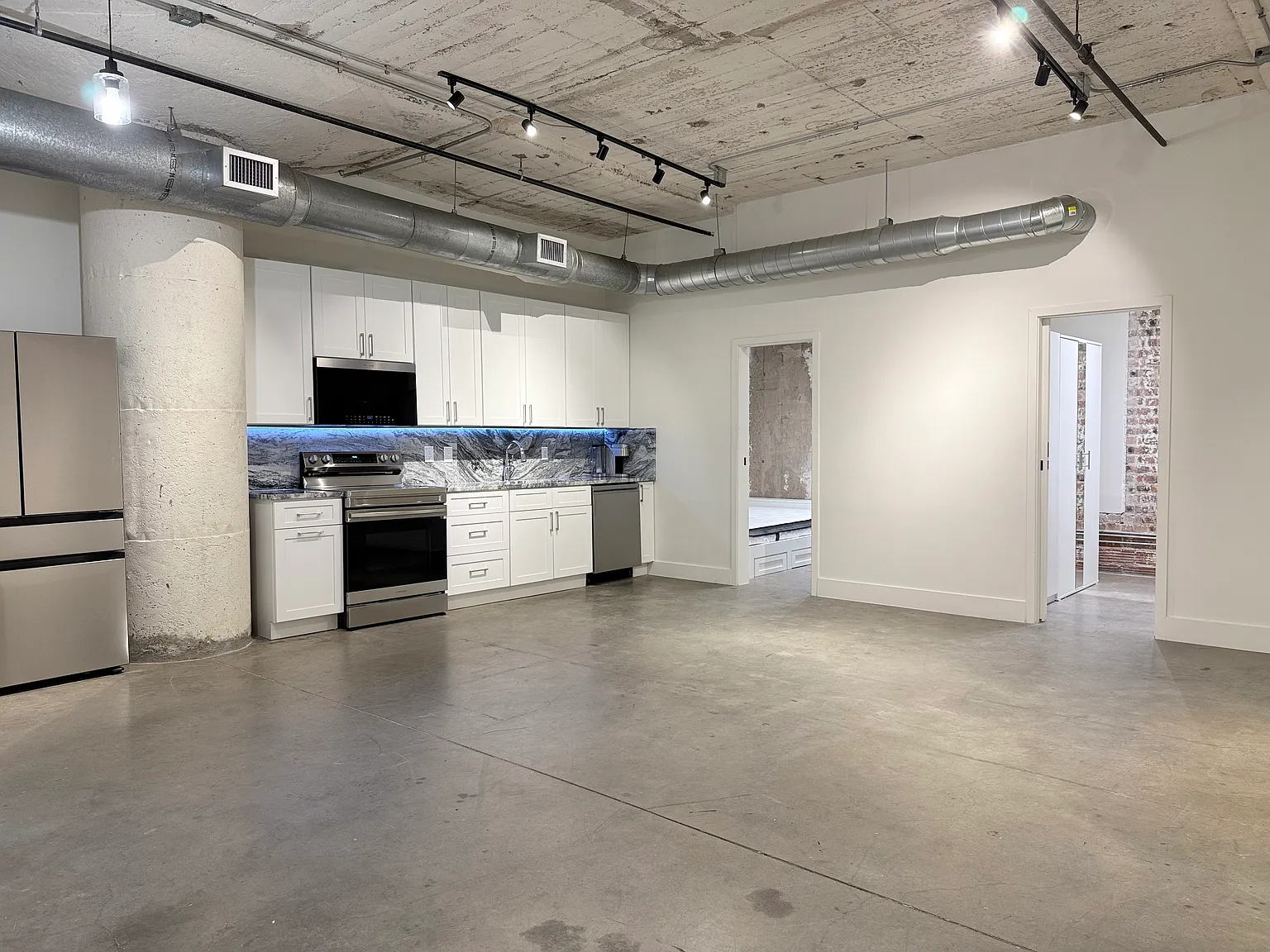2 bed, 840 sqft, $1,900 — Photo 2