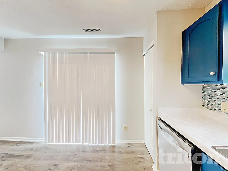 8007 States Bend Dr — Photo 6