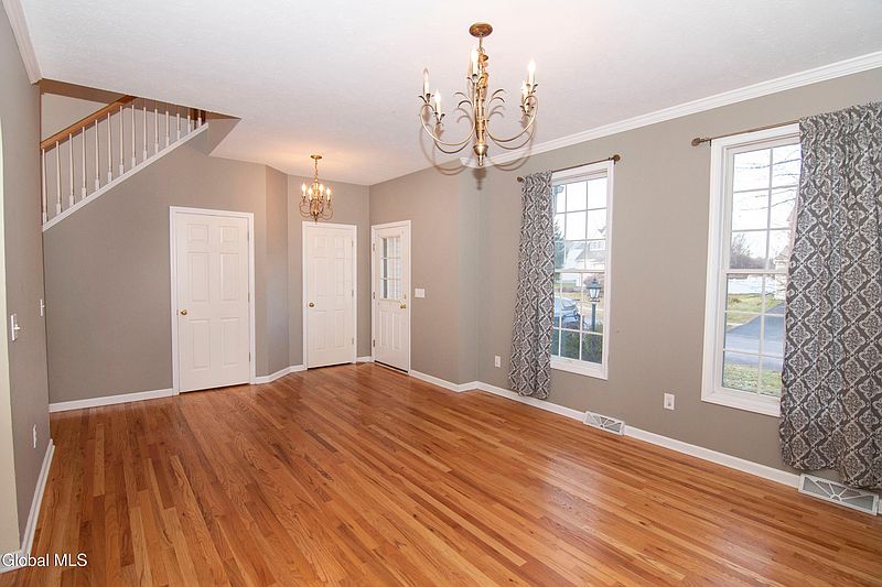 3rd image of 8 Candlewood Drive