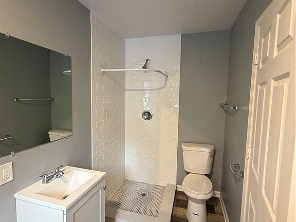 3rd image of 650 Kling St