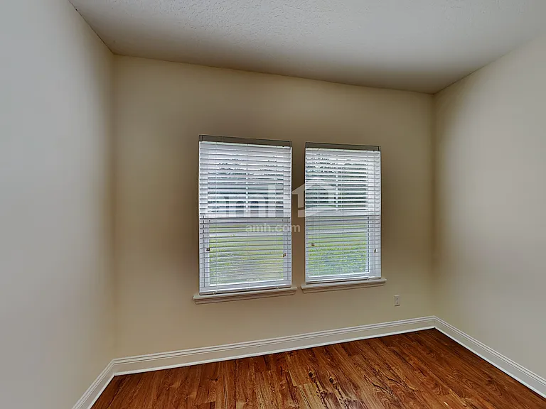 327 Cortez Dr — Photo 7
