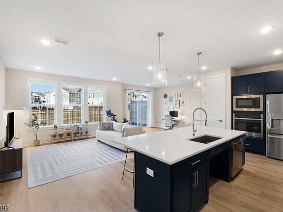 3rd image of 123 Myrtle Rd