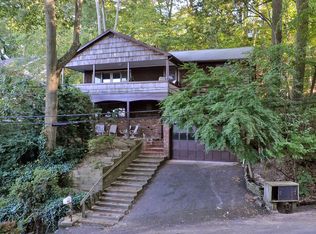 18 Harding Ct, Centerport, NY 11721