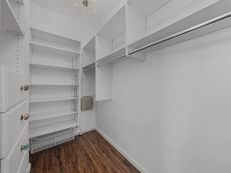 100 Portsmouth Dr — Photo 41