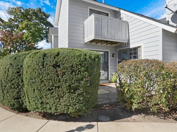 625 Dunham Rd, Gurnee, IL 60031